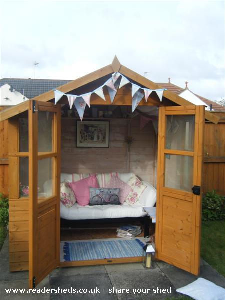 Shed-dingham Palace - Michelle Hides