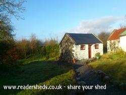 Front view, finished, limewashed of shed - an teach beag ar an mby Beilge, Clare