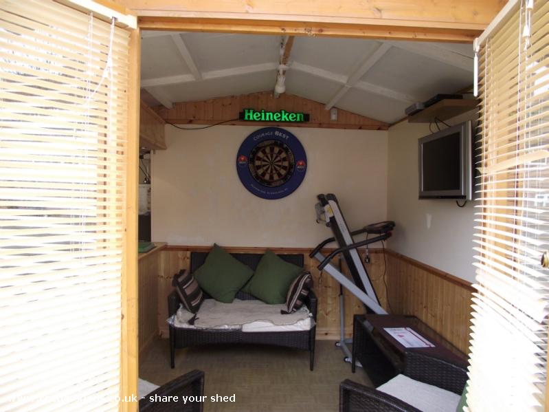 The garden shed, Pub/Entertainment, owned by Sheddie robert wheatley shedoftheyear