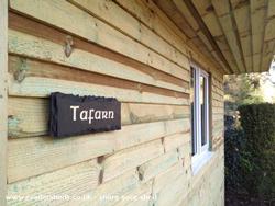 Pub Sign of shed - Tafarn, Surrey
