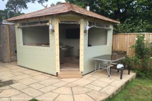 Front view of shed - The Cotswold Way, Devon