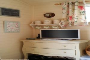 TV corner of shed - The Retreat, Lincolnshire