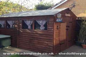 Side of shed - The Moon and Mushroom, Bedford