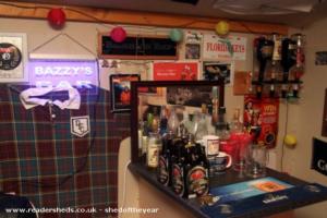 Photo 9 of shed - Bazzy's Bar (The Lorraine Brown Cabin), Dundee