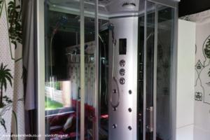 steam/shower of shed - The Travellers Rest, Essex