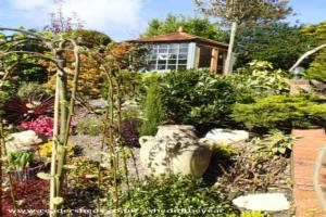 hill top garden setting of shed - The Sea Shell Retreat, Hampshire