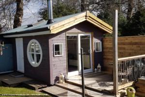 full picture of the outside of shed - The Ladycave Project, Stirling