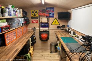 Adam's Retro Electronics Workshop: Interior #1
