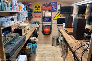 Adam's Retro Electronics Workshop: Interior #4
