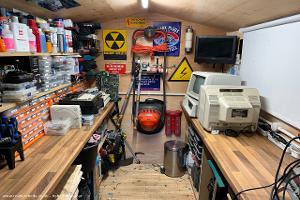 Adam's Retro Electronics Workshop: Interior #3