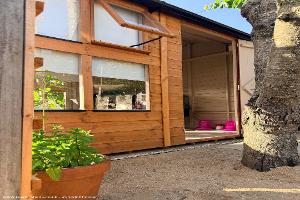 Dun Layin’ Retreat: Exterior 2